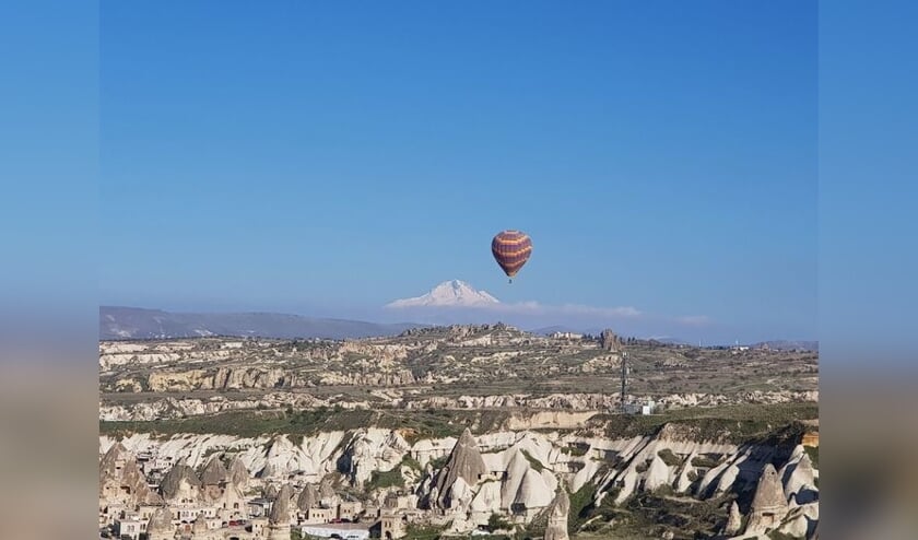 'Alleen op de wereld in Cappadocia', zette Ellie Molenaar bij deze foto. Ze was op vakantie met Gerda de Boer en Henriëtte van Iperen.