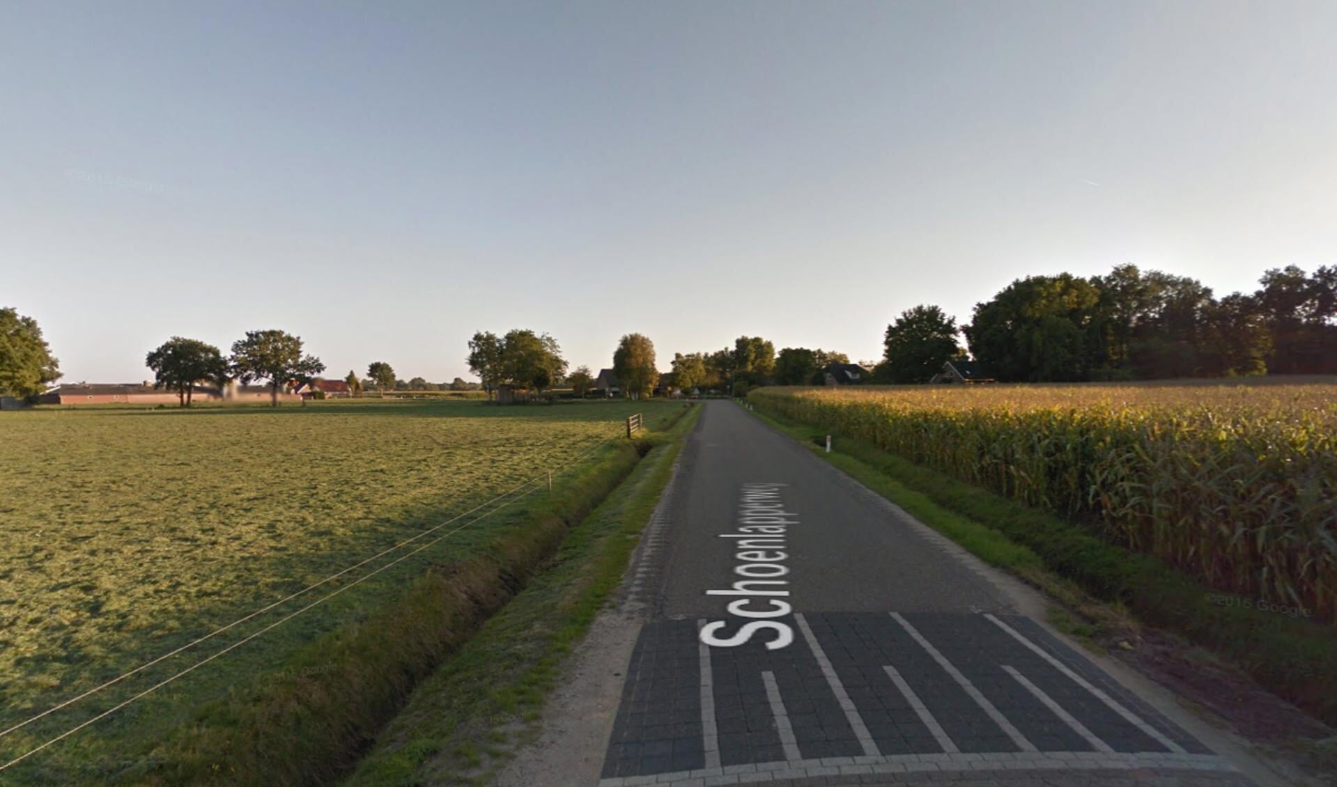 De Schoenlapperweg in Nijkerk gezien vanaf de Nieuwe Voorthuizerweg.
