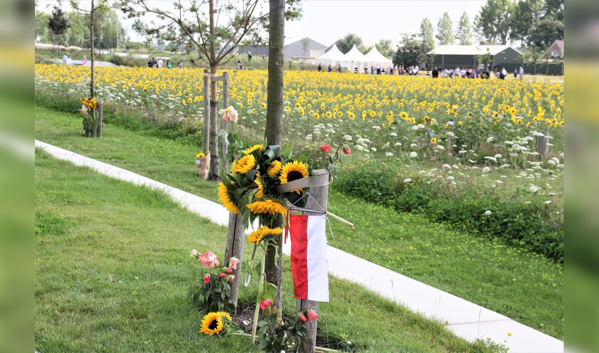 De gedenkplek voor de slachtoffers van de ramp, in Vijfhuizen.