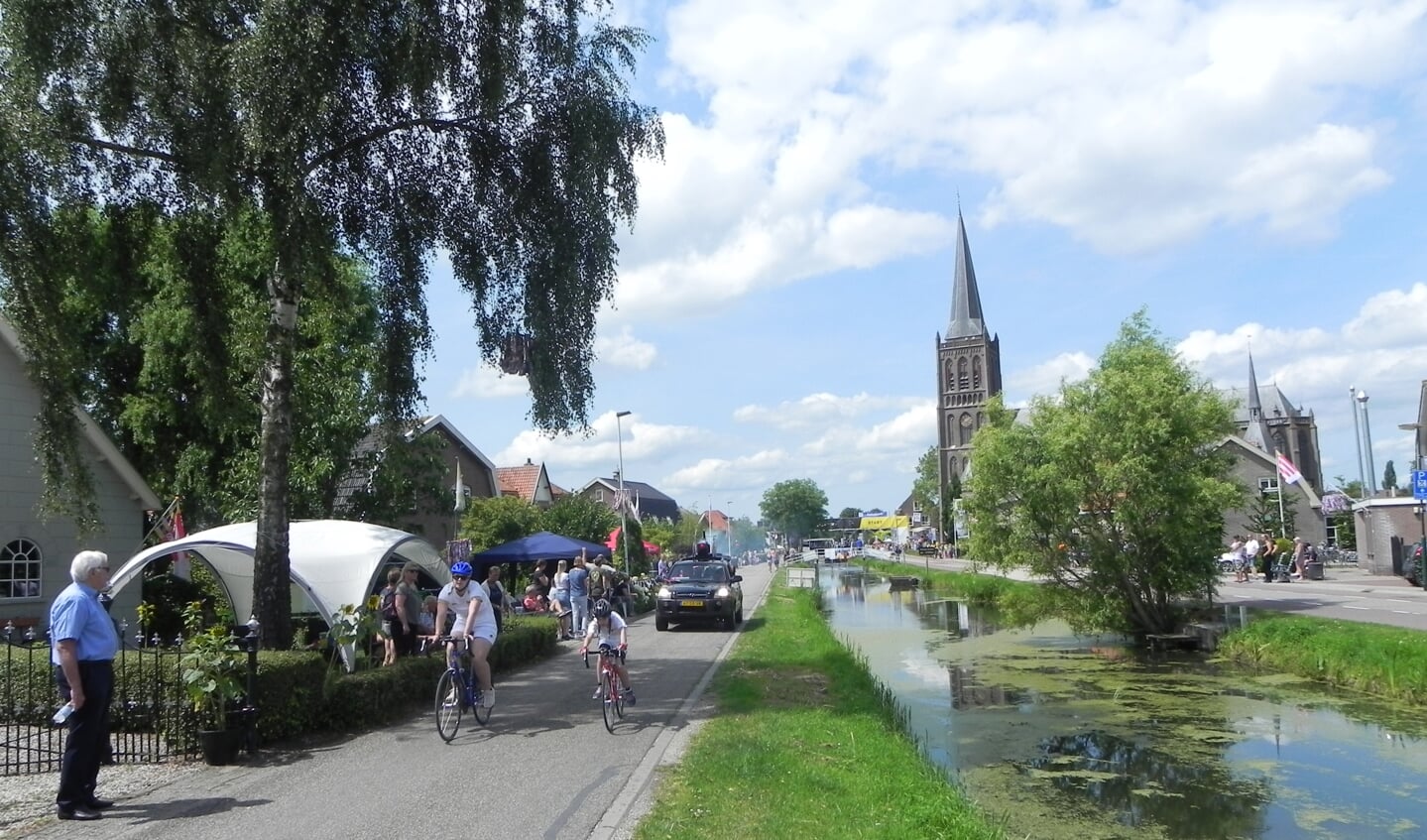 Veel mensen zaten gewoon voor hun huis te genieten van de Tour de Schalkwijk.