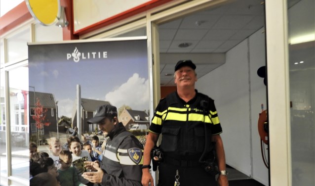 Wijkagent Ton Wijsman wil bereikbaar zijn voor de dorpelingen.