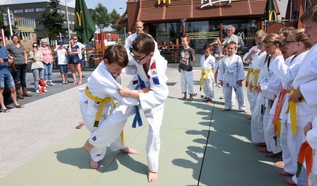 Judokas bij Mc Donalds