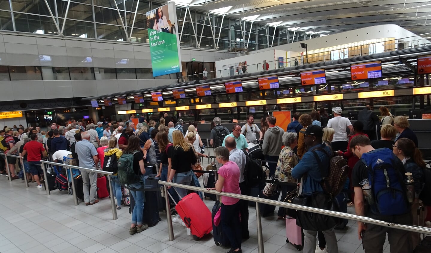 Vertrekhal Schiphol foto deel je nieuws