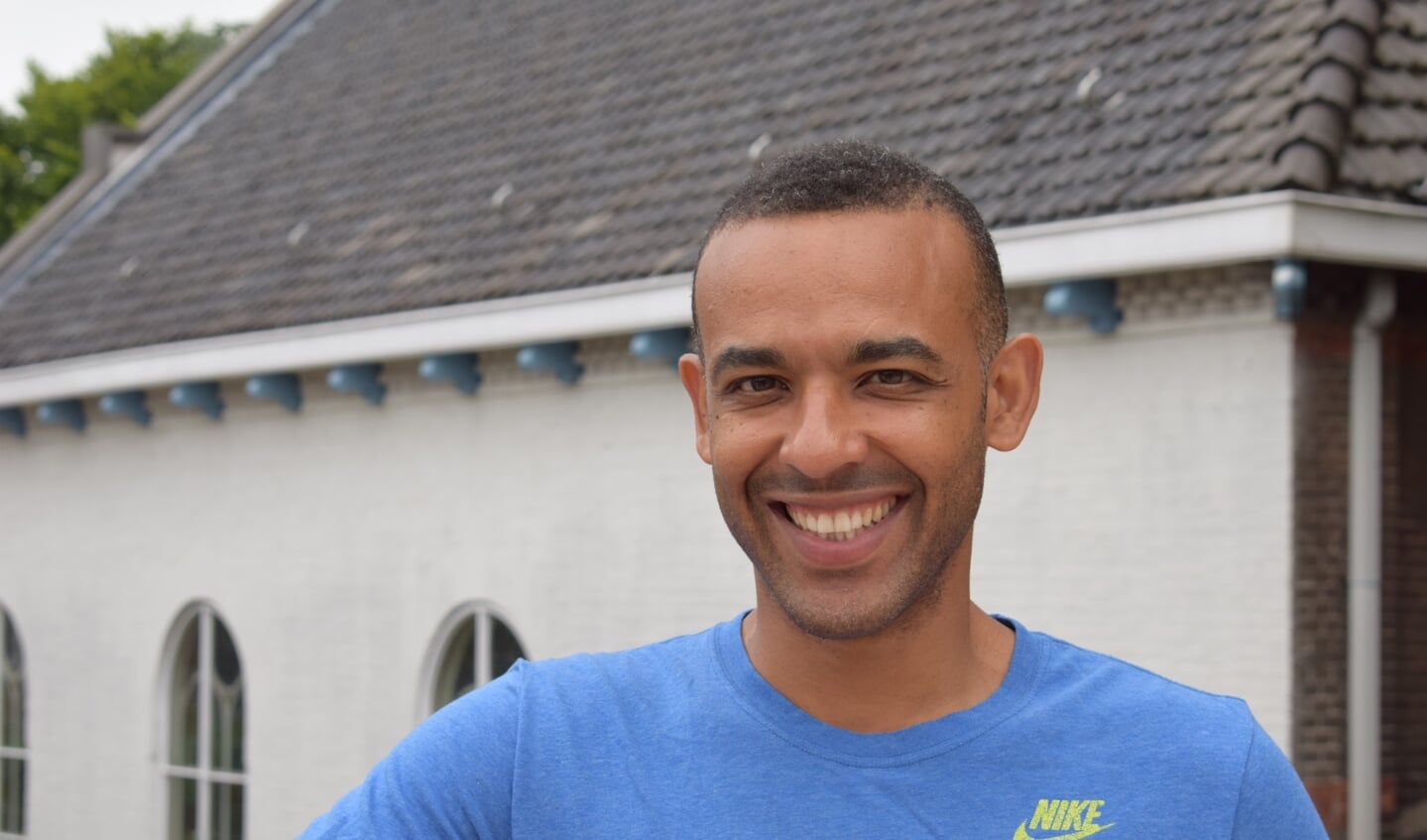 De Baarnse filmmaker/presentator Ikenna Azuike.