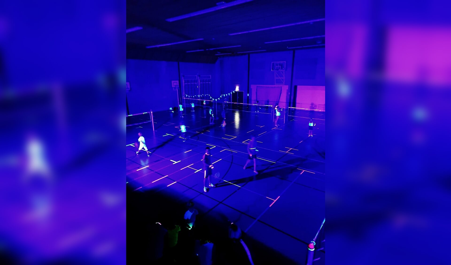 Black light badmintontoernooi