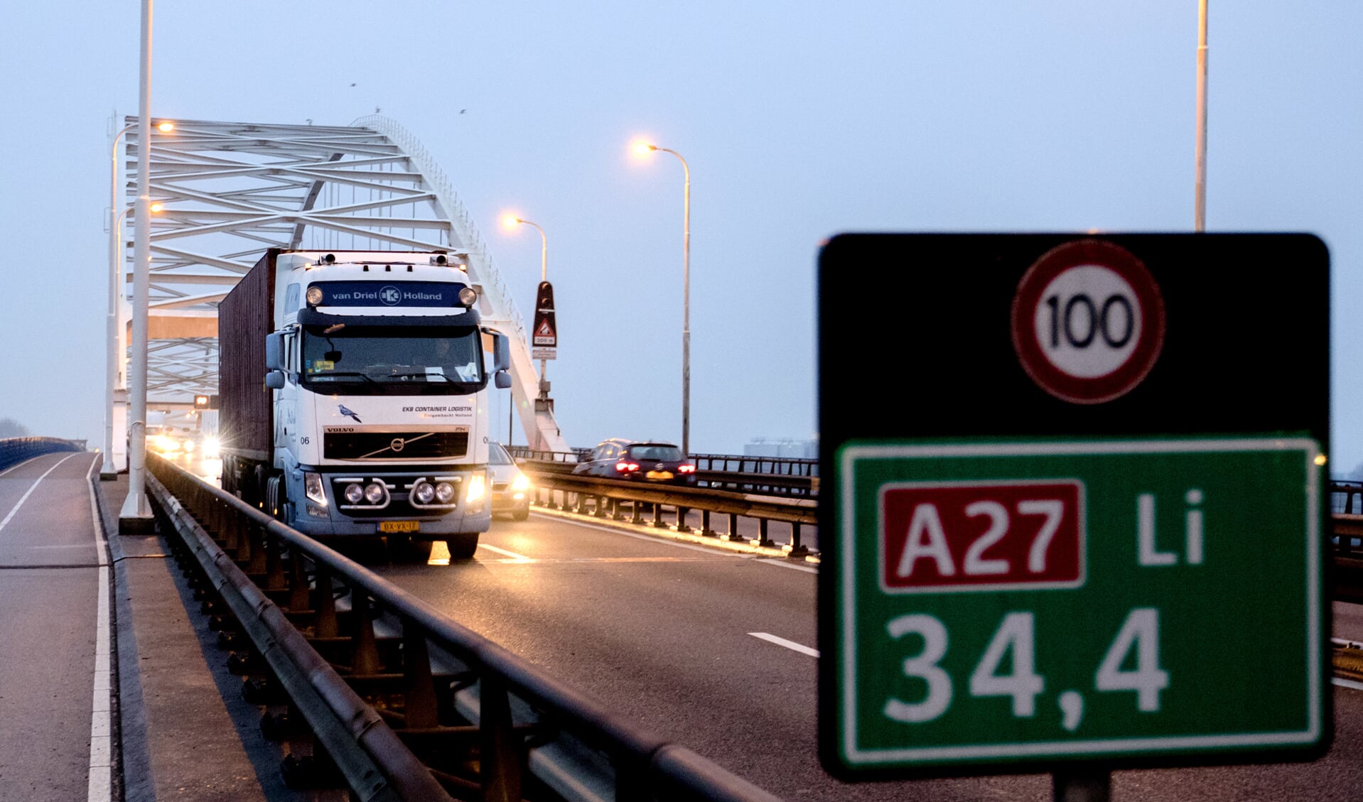  Grote vertraging bij Merwedebrug Gorinchem (A27) , dringend advies: volg de omleidingsroutes 