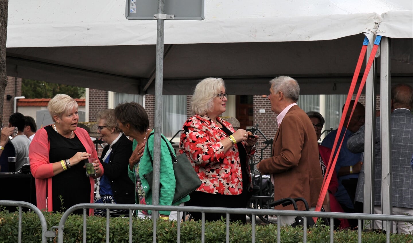 Ook de nieuwe burgemeester was aanwezig op het feest. 