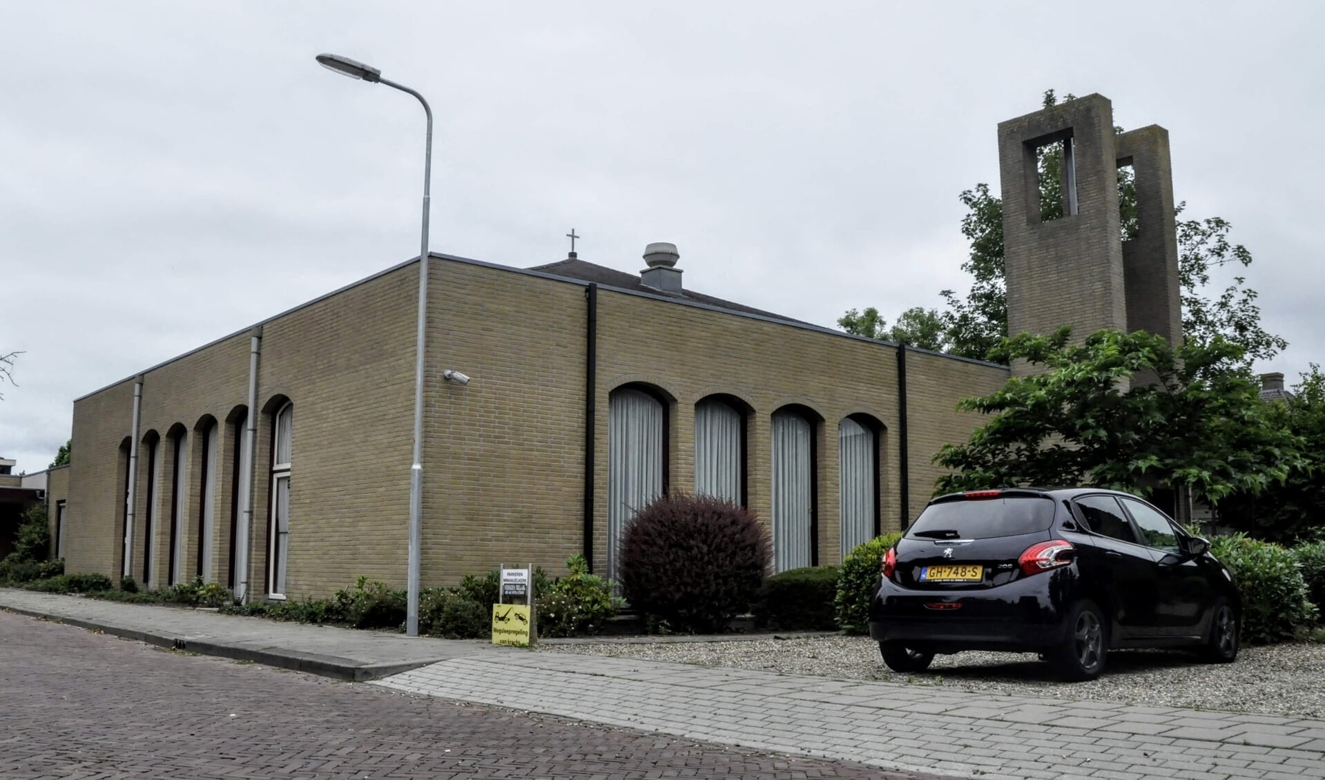De Immanuëlkerk aan de Achterdorpstraat in Barneveld blijft een jaar langer dan gepland in handen van de protestantse gemeente Barneveld. 
