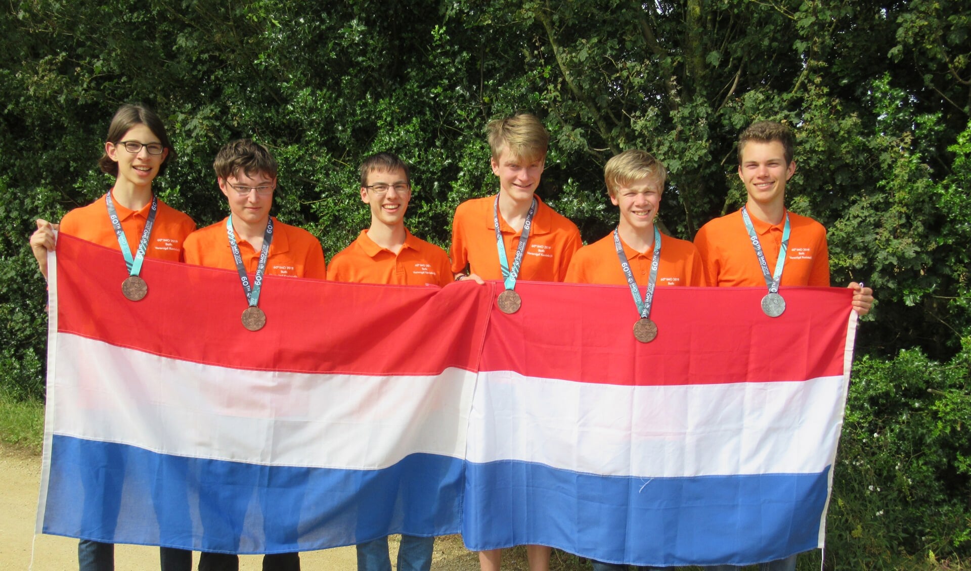 Het Nederlandse team met vijf medailles.