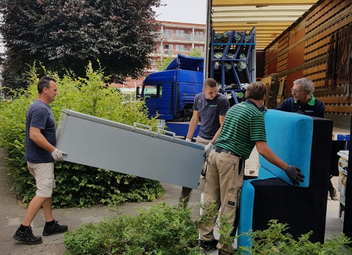 Stichting De Verhuisfamilie in actie in Sliedrecht.