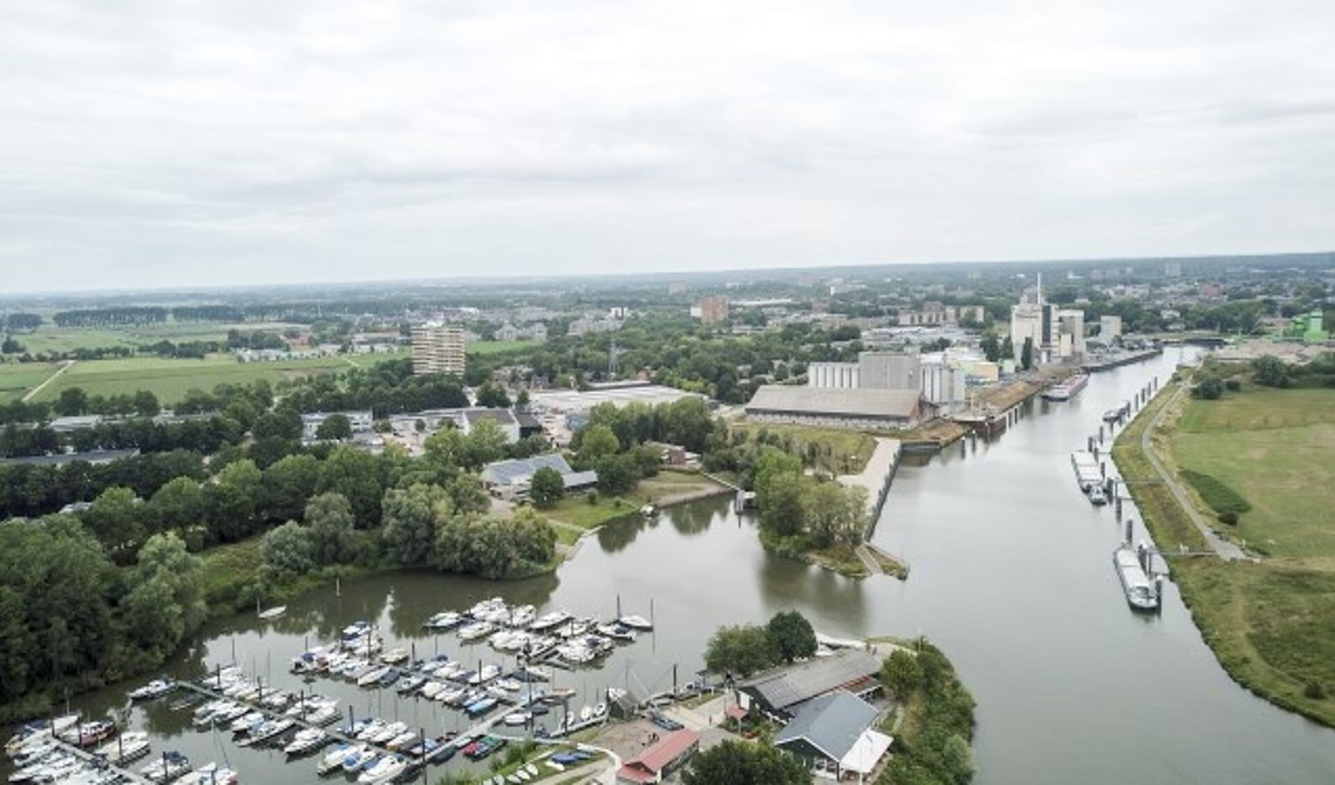 Er komt geen grote zwemplas in de zogeheten Driehoek tussen de Rijnhaven, de Pabstendam en de Neder-Rijn.(foto: Antonio Mulder)