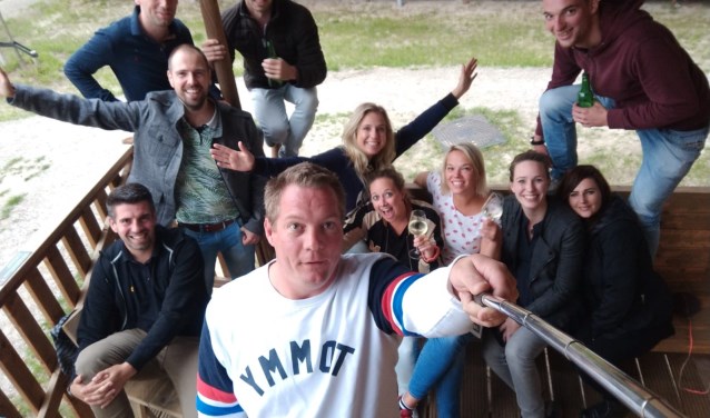 Vivian van Essen (zittende tweede van rechts) ziet graag dat JCI Gorinchem weer groeit.