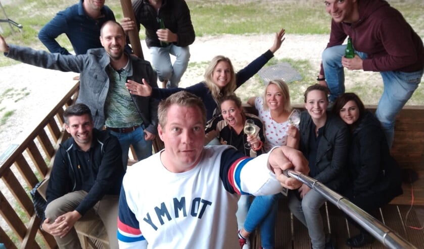 Vivian van Essen (zittende tweede van rechts) ziet graag dat JCI Gorinchem weer groeit.
