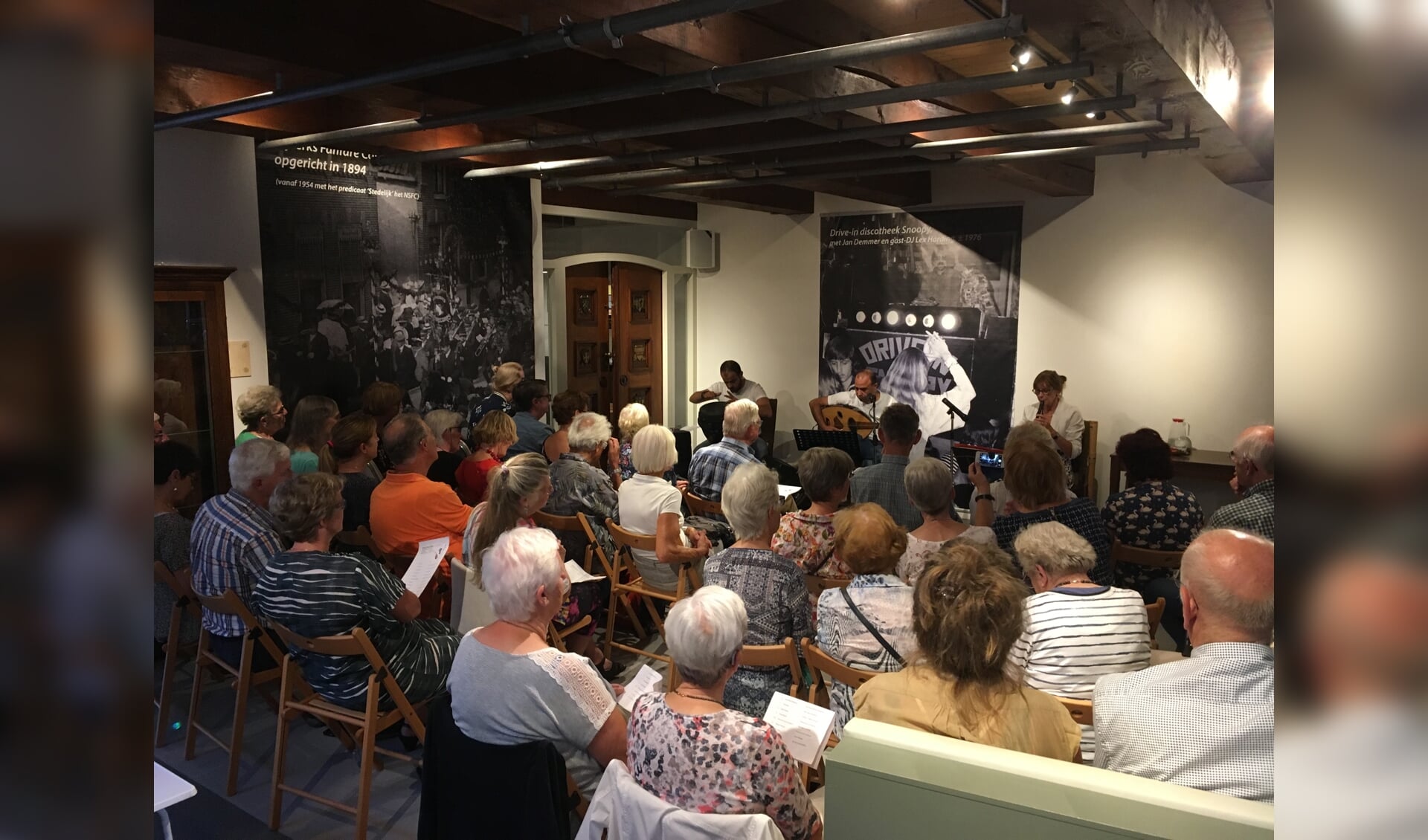 Veel belangstelling voor het muzikale optreden in Museum Nijkerk afgelopen zondag.