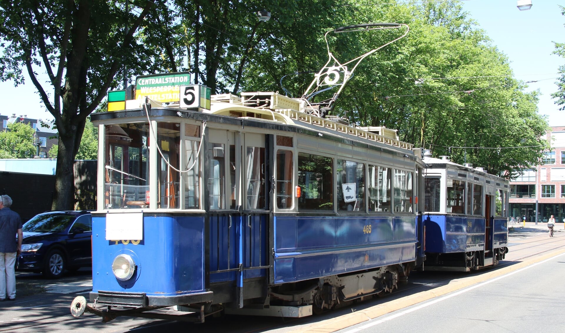 Een van historische trams van de museumtramlijn.