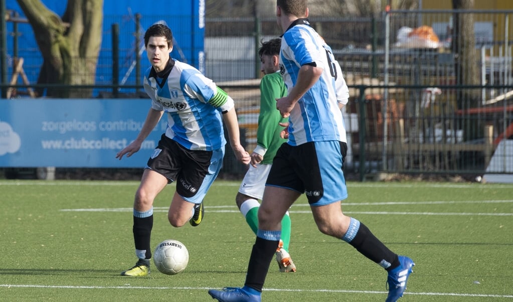 FC Driebergen-aanvoerder Jelle Adema (links) is ook komend seizoen een van de vaste waarden binnen de selectie.