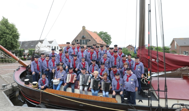 <p>Zeemanskoor Nijkerks Welvaren treedt op bij de havenkom en op het Plein</p>
