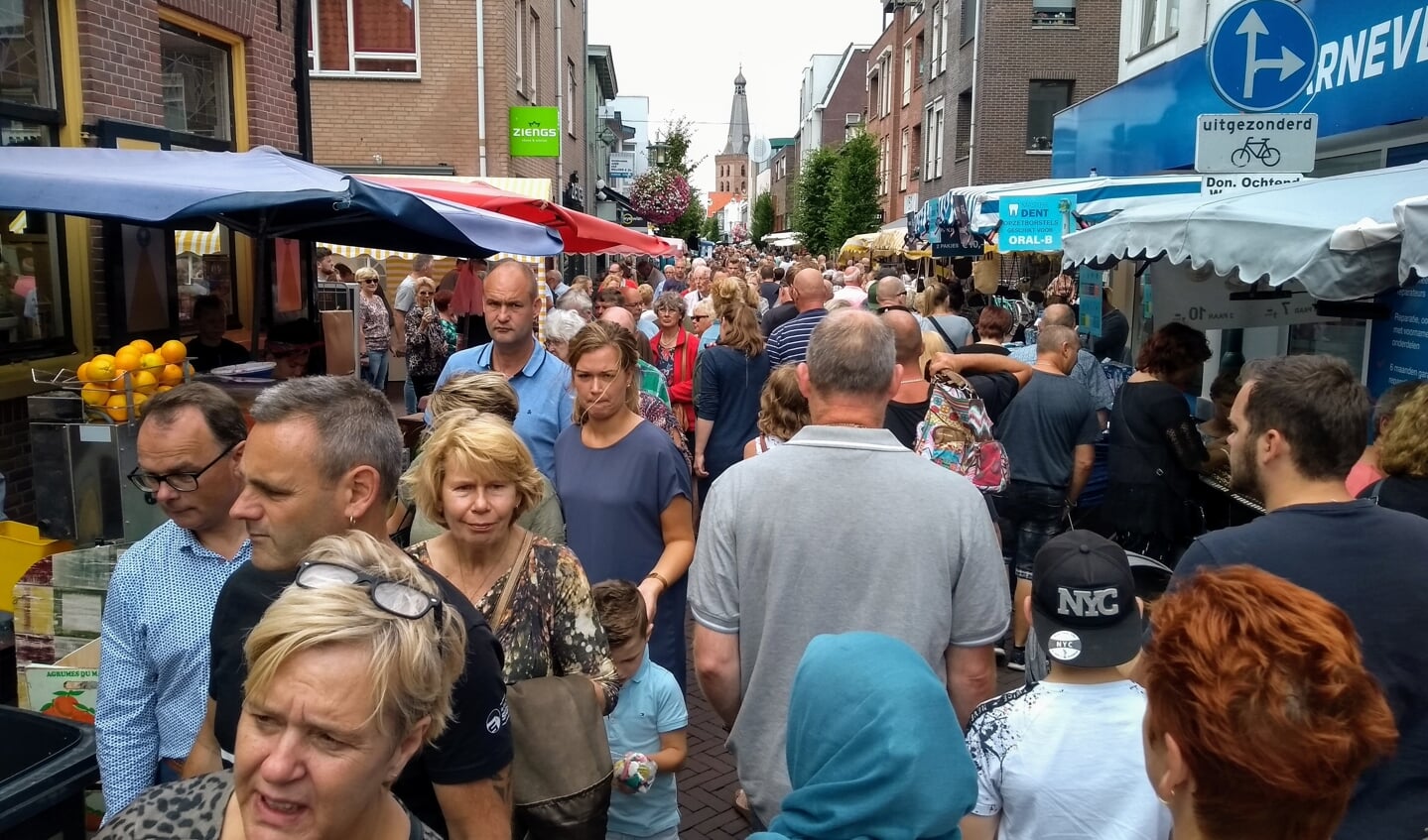Het Barneveldse centrum was vorige week zeer druk tijdens de Oud Veluwse Markt.