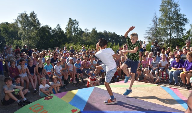 Bij de talentenjacht was ook een optreden van een fighting dance door de fighting boys.