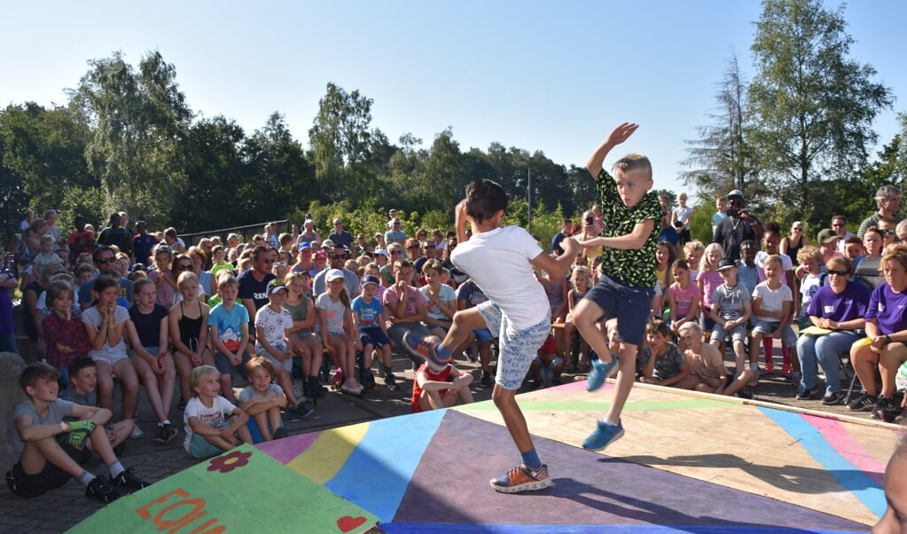 Bij de talentenjacht was ook een optreden van een fighting dance door de fighting boys.