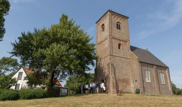 Het kerkje bij Stompe Toren.