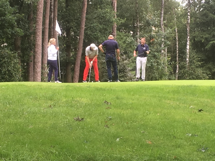 op zoek naar de hole