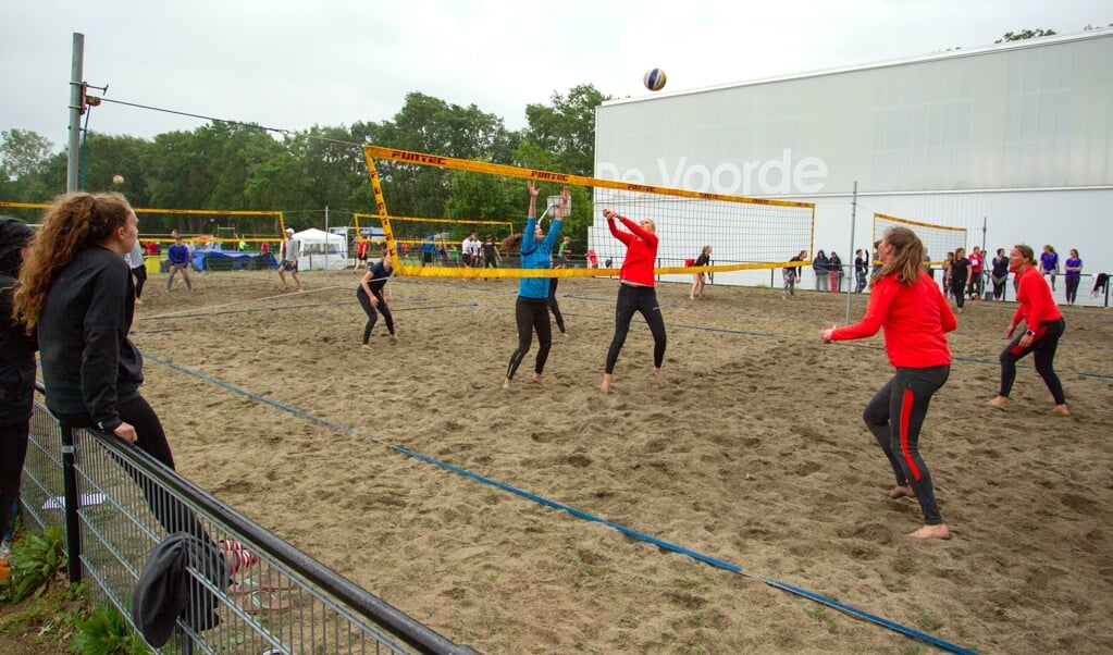 Het beachvolleybalveld van SDS ligt sinds 2012 naast sporthal De Voorde.