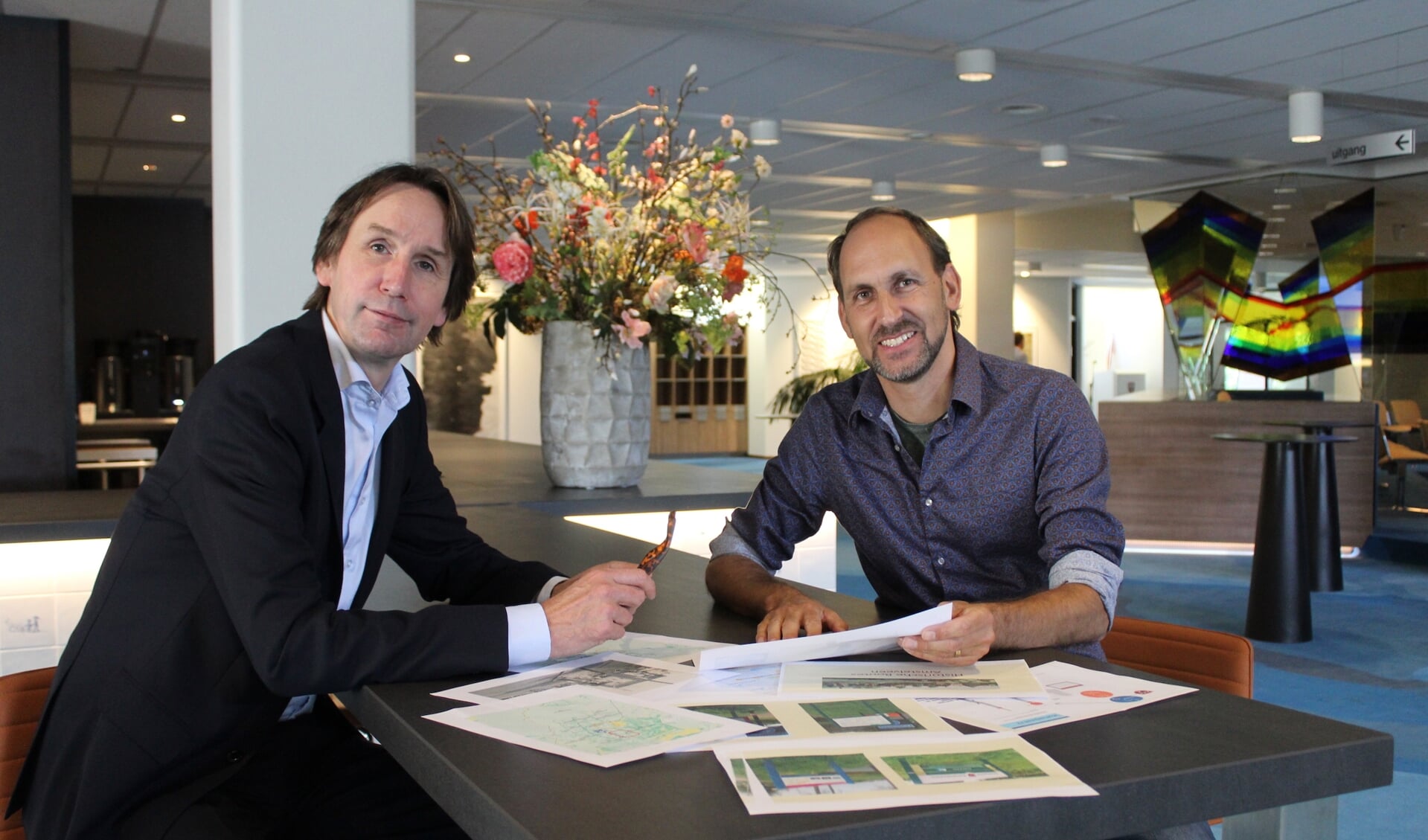 Wethouder Herbert Raat en Daniël Metz van Museum zonder Muren