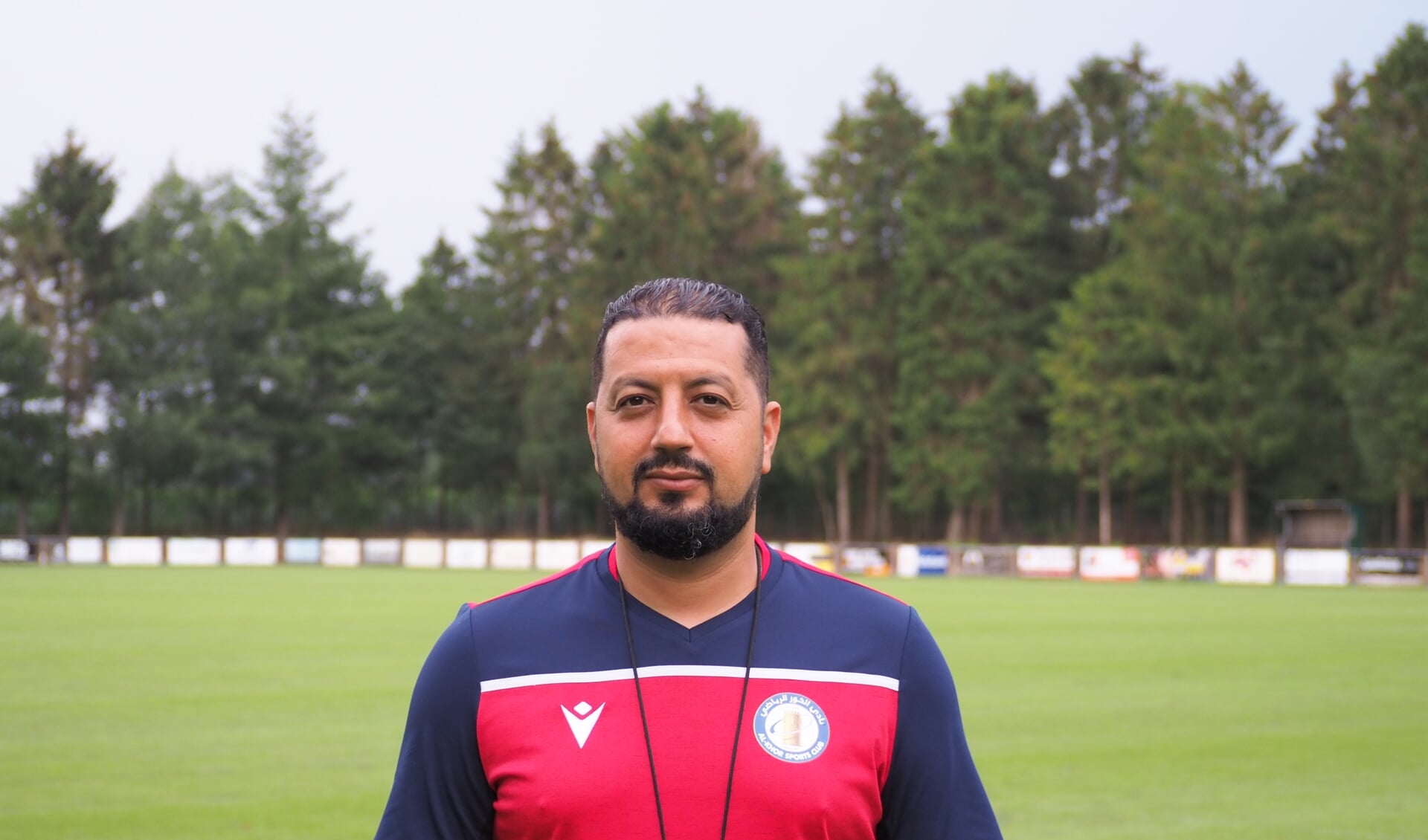 Al-Khor trainer Omar Najhi op sportpark De Westeneng in Garderen. 
