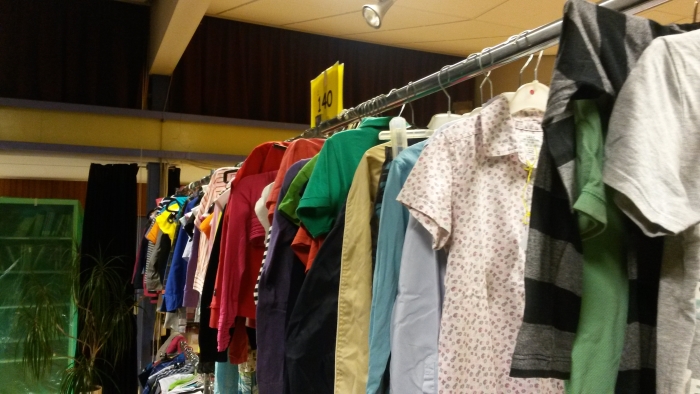 op zoek naar mooie kleding tijdens de Wobbelbeurs