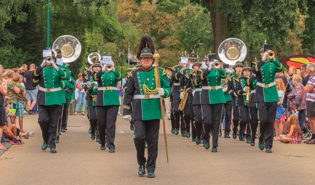 Hans Verhoeks als tambour-maître van Showband K.D.O. tijdens het Bloemencorso Leersum in 2018.