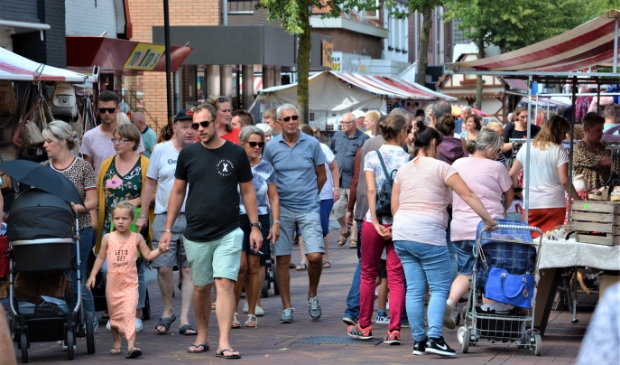 Archiefbeeld ter illustratie. Met de organisatoren van braderieën en markten wil het college in gesprek gaan over alternatieve locaties waar voldoende ruimte is.
