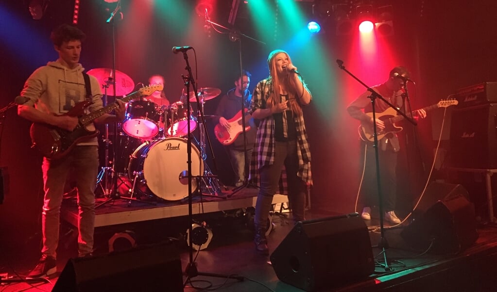 Een van de deelnemende bandjes tijdens hun eindoptreden