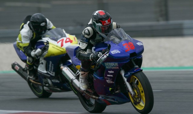 Michael Mijnten op weg naar de achtste plaats op Oschersleben.