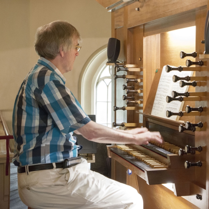 Hendrik Jan de Bie op het orgel van de Pauluskerk