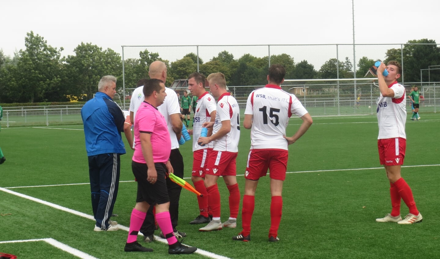 Adempauze tijdens eerste oefenduel van Hardinxveld