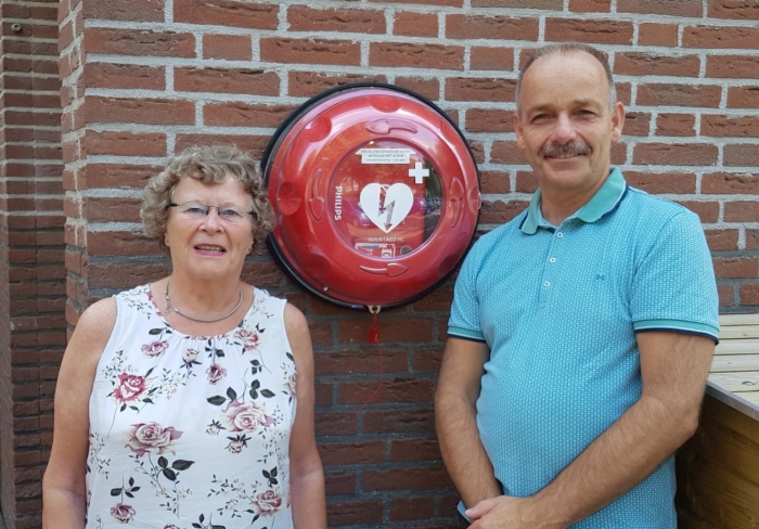 Mevr. van Gent (voorzitter VVE Boterbloem) en Bart Molenaar (initiatiefnemer)