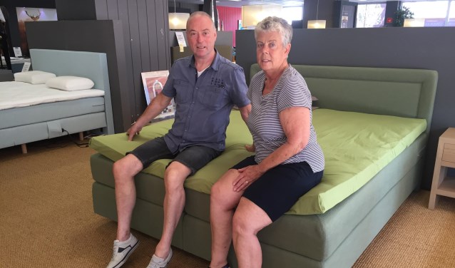 Theo en Anneke zijn blij dat hun 'kindje' in goede handen komt.