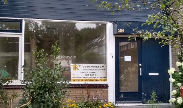 Volgens omwonenden zijn ze niet op de hoogte gesteld van de plannen, terwijl de verbouwing van het pand al in volle gang was.