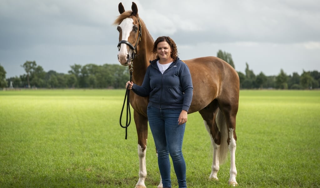 Tuigpaardrijdster Hanneke van Wessel met haar paard Briljant. 
