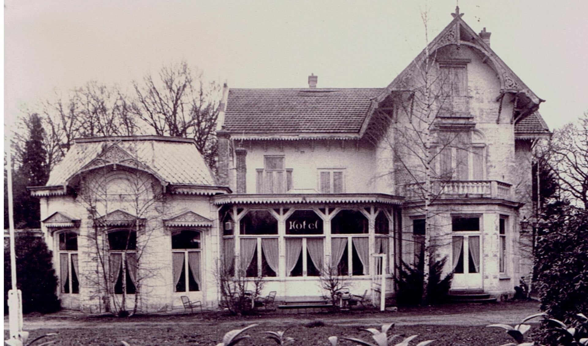 Het Java Hotel, later het Oranje Hotel. Het gold in die tijd wat inrichting betreft als een hotel van uitzonderlijke luxe en sfeer.