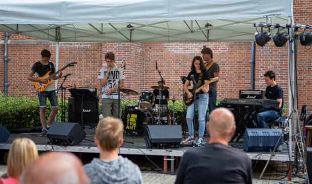Een van de evenementen die door het Cultuurfonds werd georganiseerd in samenwerking met andere partijen is de Uitmarkt.