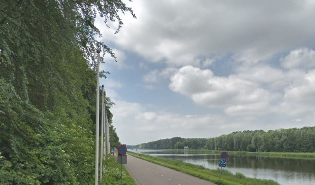 <p>De Bosbaanweg met de daarnaast gelegen Bosbaan.</p>