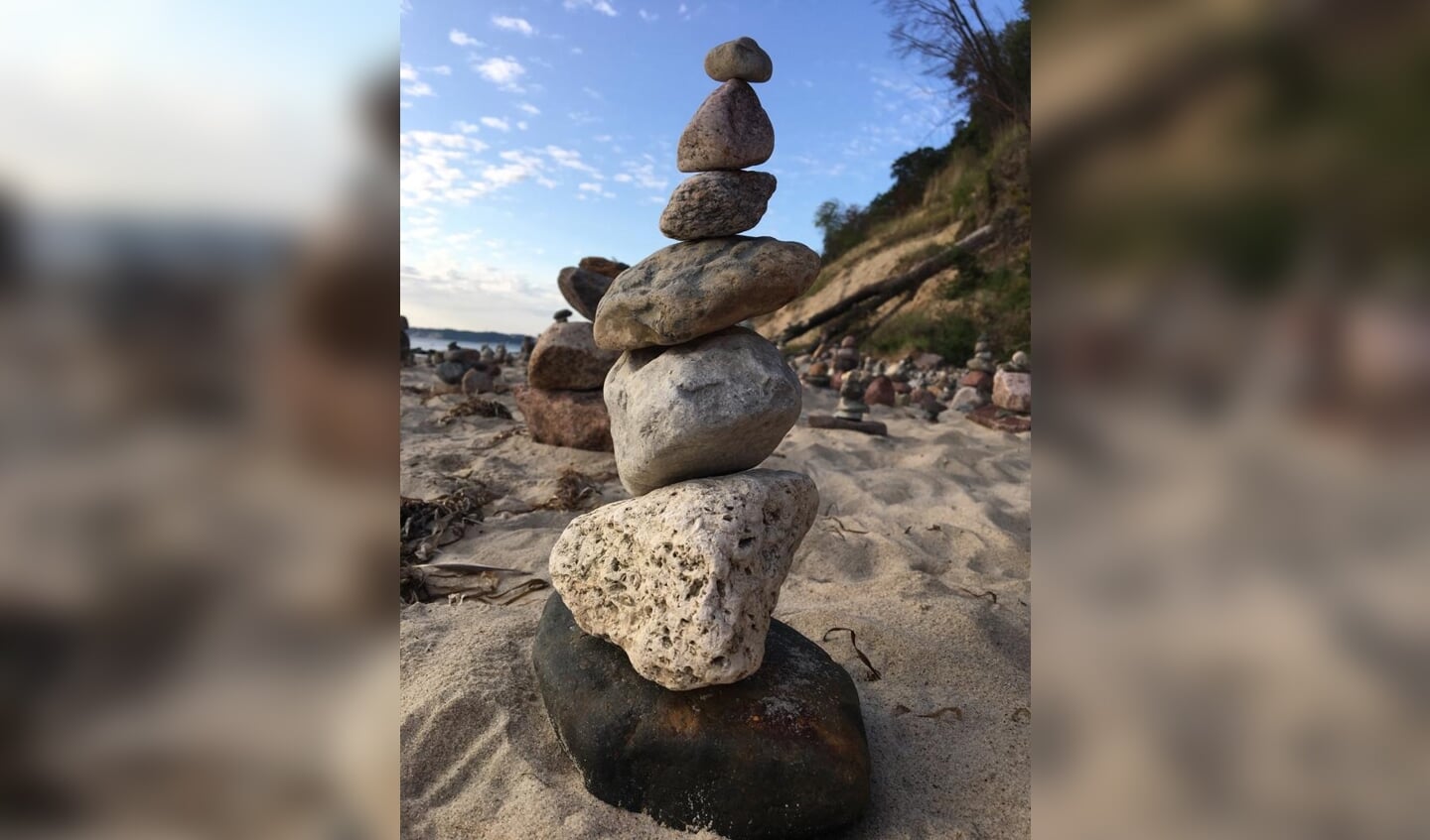 Het noordelijkste puntje van Duitsland, Kap Arkona, stapel stenen aangespoeld op het strand