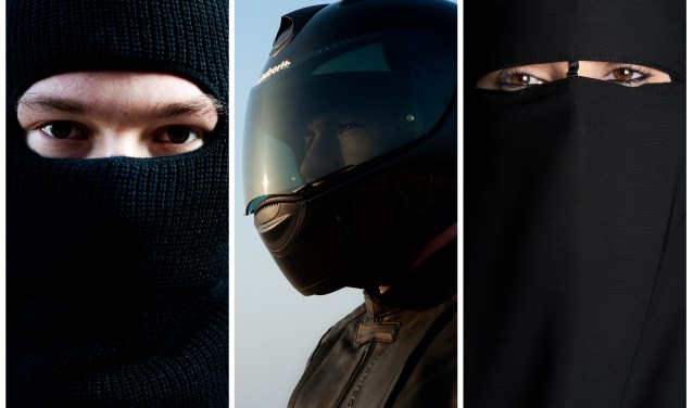 Gezichtsbedekkende kleding is vanaf vandaag verboden in onder meer overheidsgebouwen.