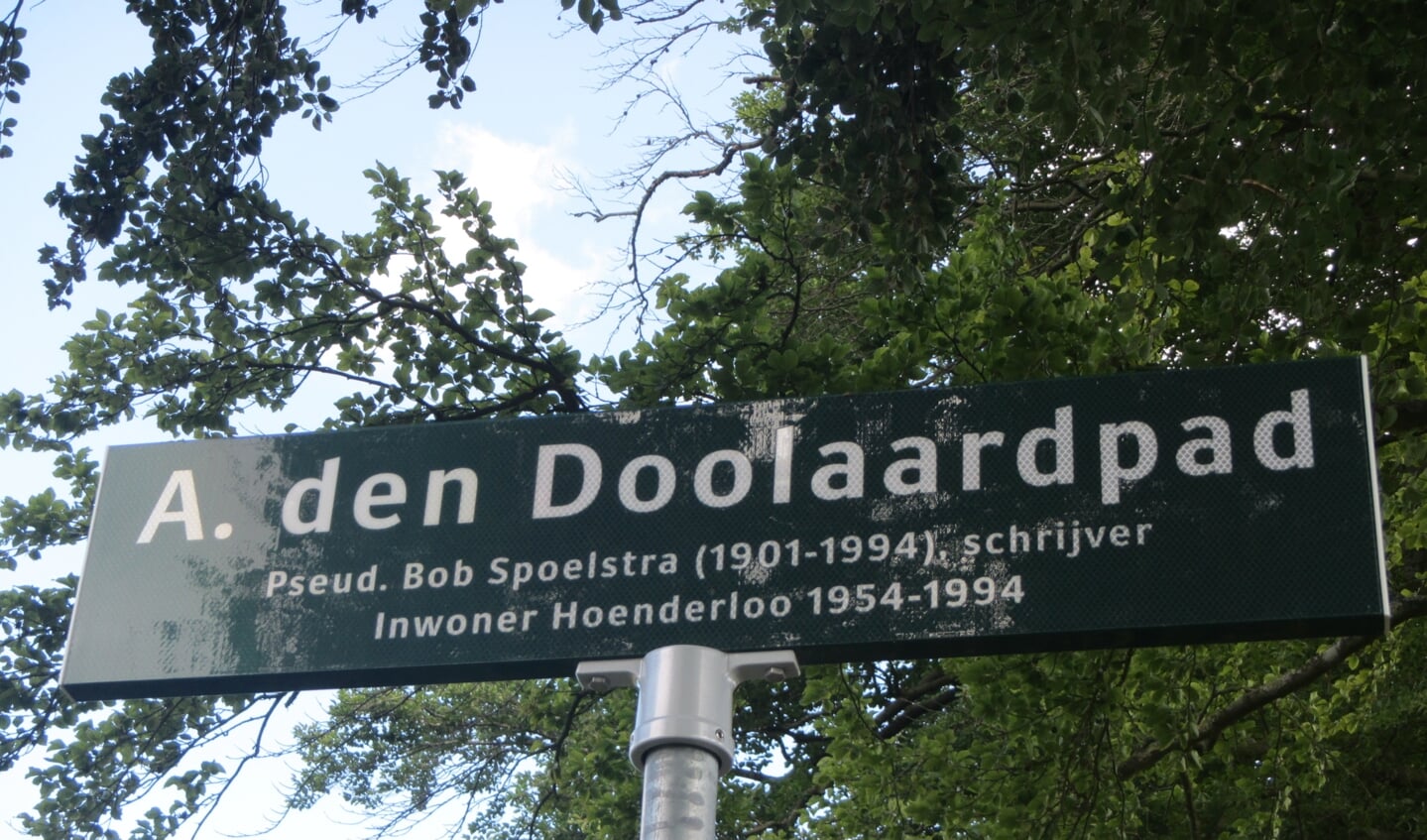 A. den Doolaardpad, onthuld t.g.v. de 25ste sterfdag van de schrijver.