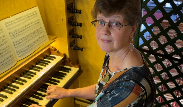 Cantor-organist Gonny van der Maten is op 7 juni via livestream te zien en te horen.