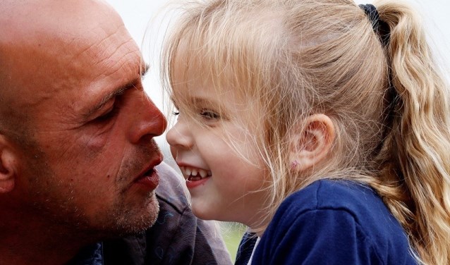 Scherpenzeel steunt massaal de crowdfundingsactie voor de familie van de verongelukte vader en zijn 4-jarige dochter.