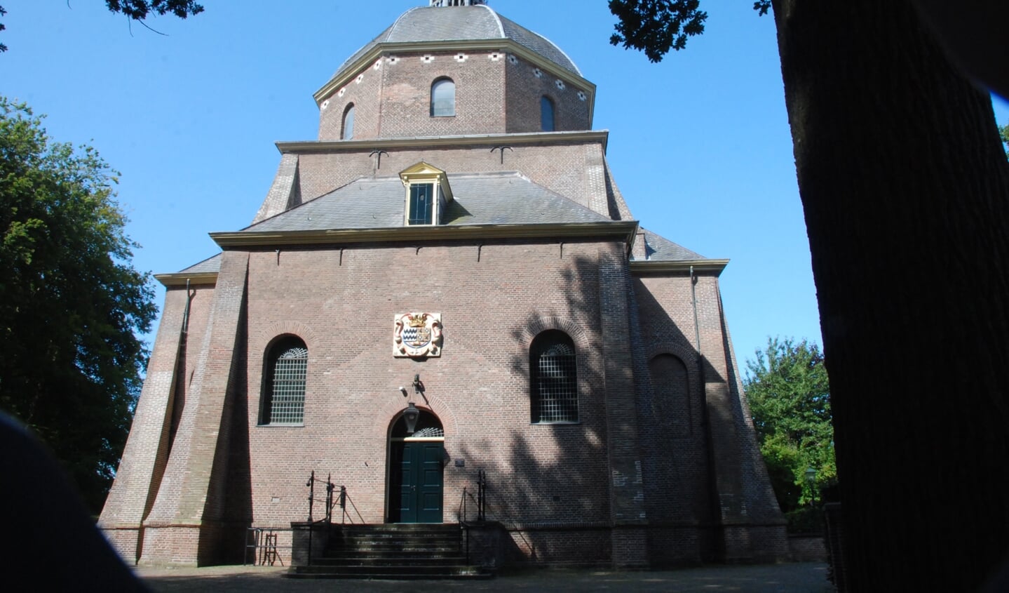 De achtkantige Koepelkerk kan bezichtigd worden op het Kerkplein oldtimers.