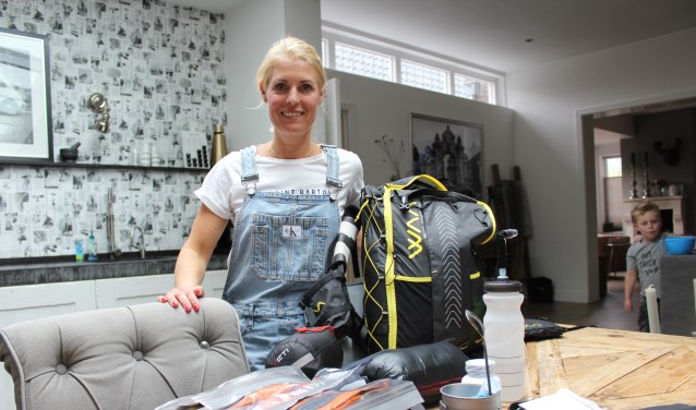 Jolijn Smulders: elf kilo bagage, inclusief eten en drinken, draagt ze bij zich tijdens de zevendaagse extreme tocht.